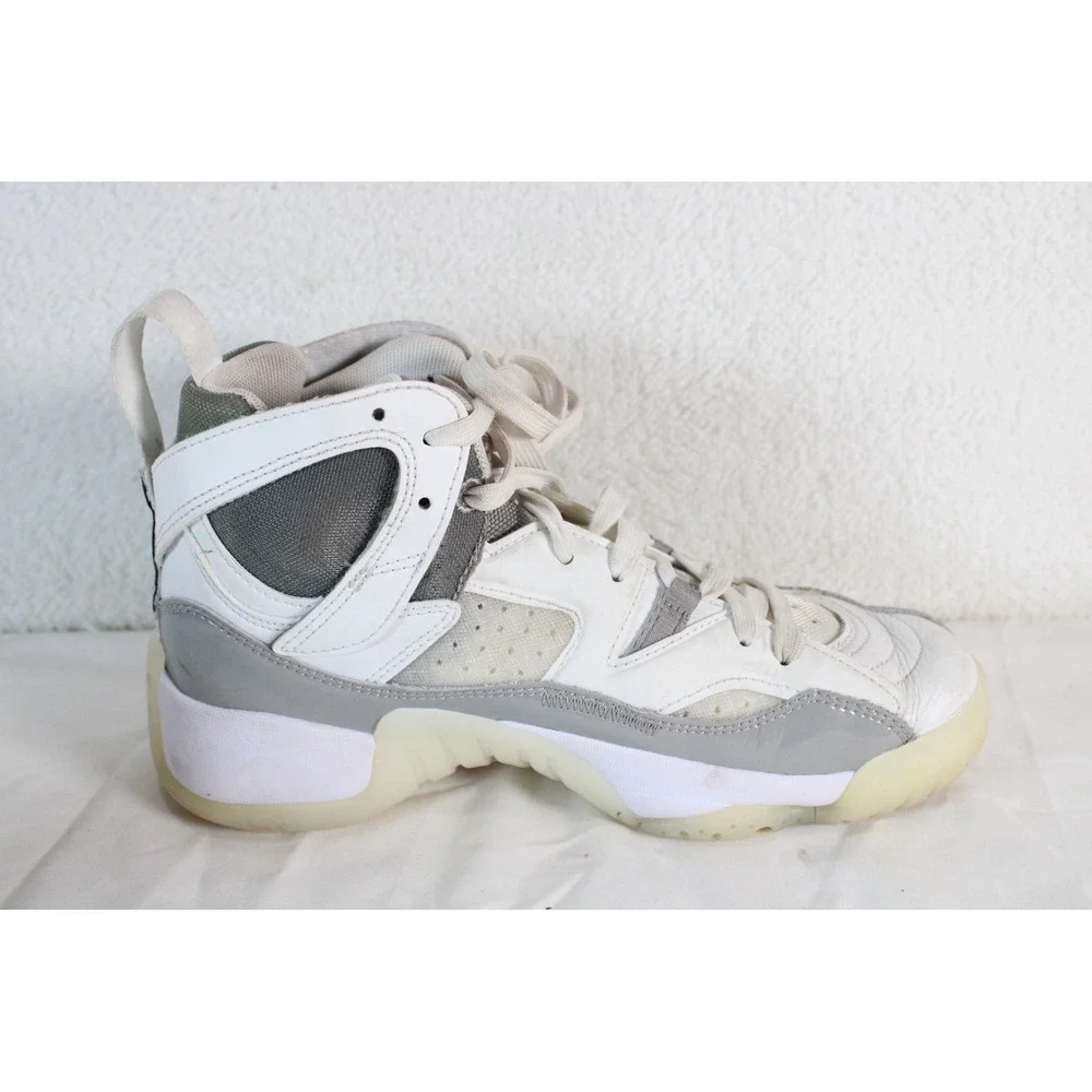 Jordan Jumpman Two Trey Mens 7 White Grey Basketball Shoes DR9631-002